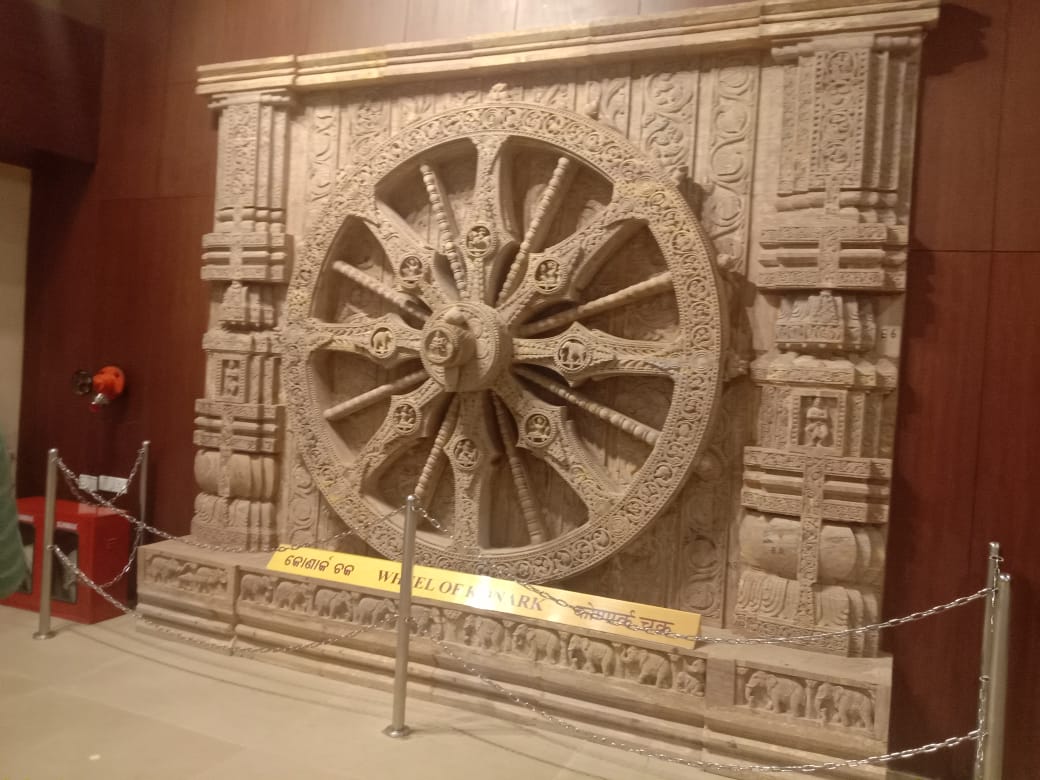 EdCIL_India's tweet photo. #AKAM_EBSBStudentTour Students from #Maharashtra Visited Sun Temple Interpretation Centre, Konark #Odisha developed by IOCL during their 5 days trip under #StudentsExchangeProgramme  #AKAM #EkBharatShreshthaBharat #AzadiKaAmritMahotsav
#EduMinOfIndia #EBSB_Edumin
#EdCIL_Ltd https://t.co/0ZHWjHHnWT