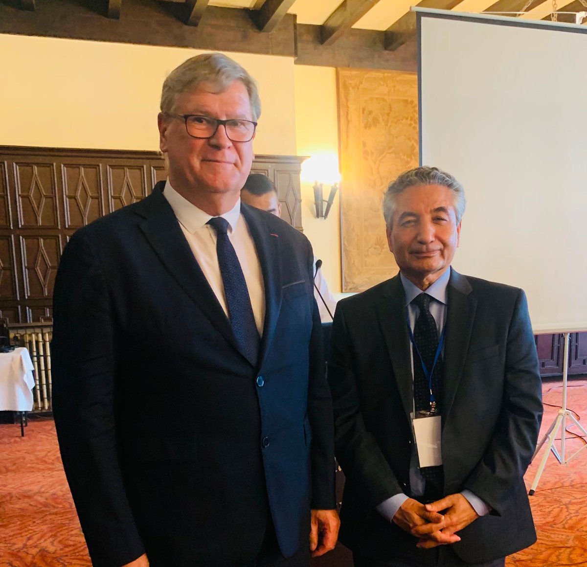 Belle rencontre au Liban entre le Dr Koshrom Adeli, président #IFCC (photo à droite), et le Dr F. <a href="/BLANCHECOTTE/">F. BLANCHECOTTE</a> . Merci encore aux organisateurs pour ce beau congrès. Les rencontres internationales se poursuivent dès demain 22/09 à Casablanca (à suivre).