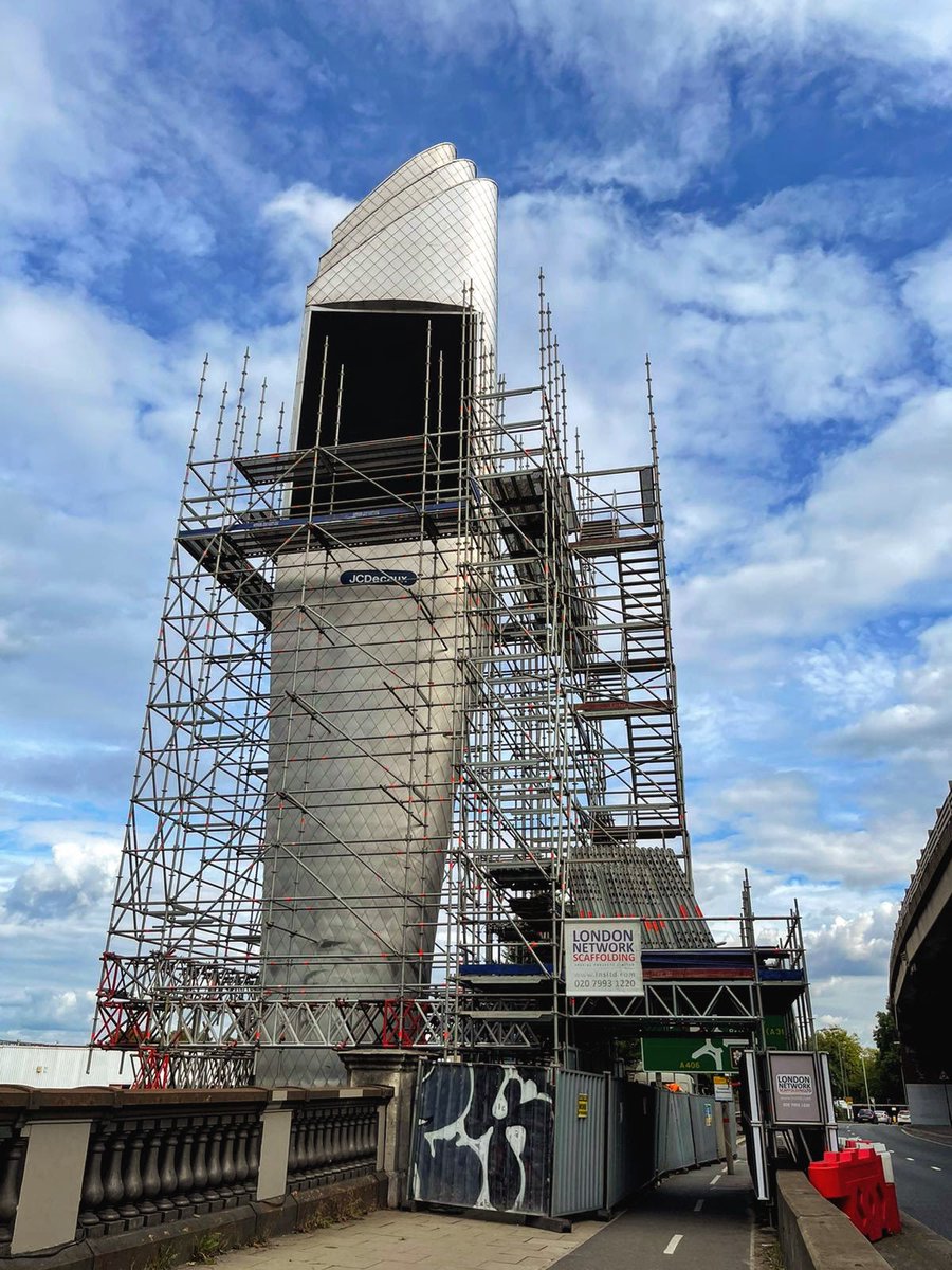 Our works continue on the <a href="/JCDecaux_UK/">JCDecauxUK</a> M4 Torch advertising tower for client Triwonder Digital. The M4 Torch is a double sided superstructure located on the M4 motorway corridor from Heathrow Airport to London's City centre. #digital #london #advertising #scaffolding #layher