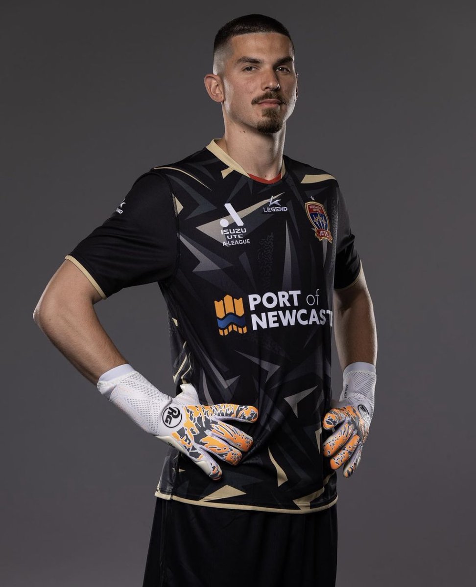 M1D3V's tweet photo. Good luck finding me a better goalkeeper jersey this A-Leagues Season x https://t.co/JJ7fbFXCZP