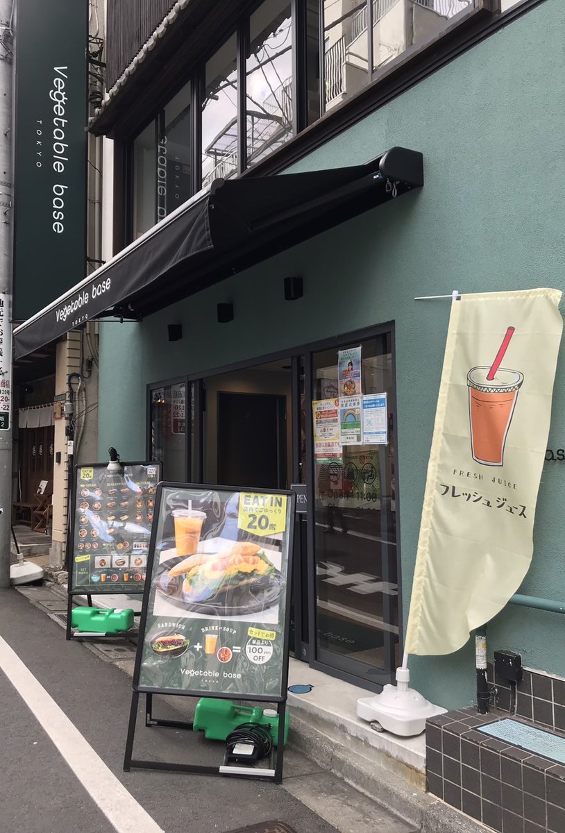 rr_00000_'s tweet photo. 今日は神楽坂にあるサラダ専門店来てるよ~。サラダって食べ応えないけど、ここはガッツリ食べれるからよきよき(いやー、東京って感じだ)。小栗旬でいうところの「これが家で食えたなら」って具合。
#神楽坂 #vegetablebase https://t.co/Jo2QEd3cAs