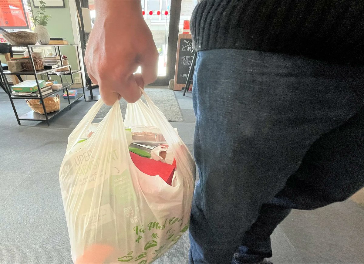 – Behovet er mye større nå enn under koronaen. Krisen vi opplever nå er mer varig og grunnleggende. Nå er det vanlige folks tur til å oppleve fattigdom i Norge, sier Gisle Lunde i Der du bor – Telemark.  Les mer på Telemark avisa: buff.ly/3SgBcCl