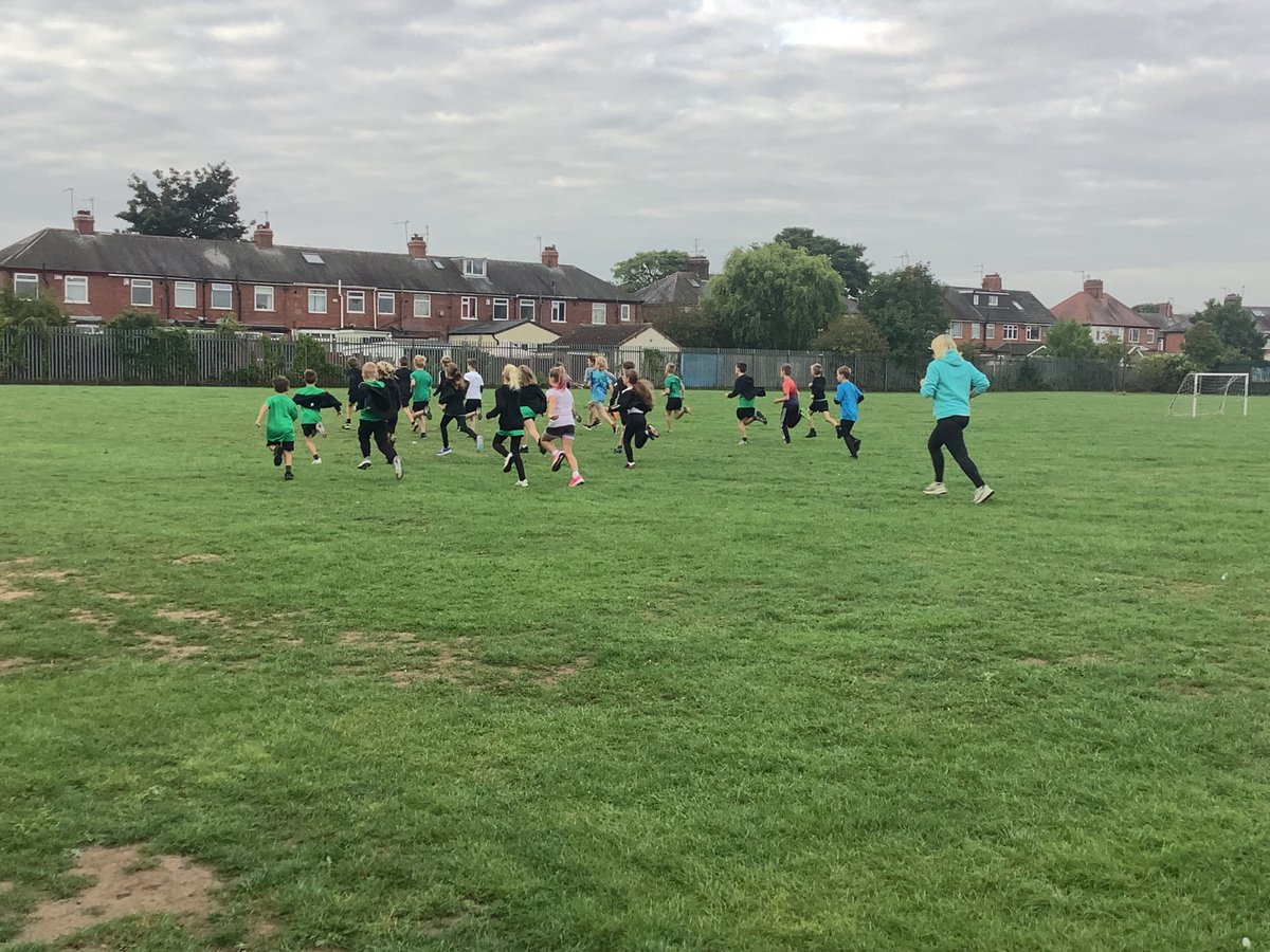 Early morning coaching for the Cross Country Club today 🏃‍♂️🏃‍♀️#acreheads #sport #KS2