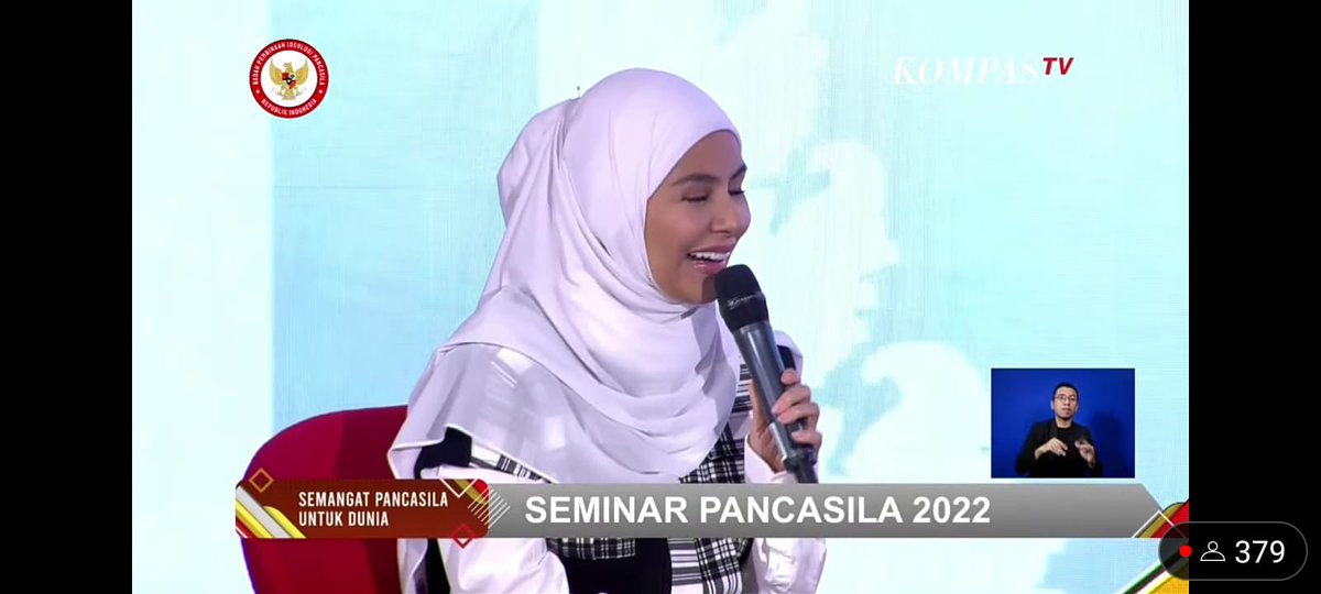 Hiday17Hidayati's tweet photo. Mba Mesya aja memulai jualan dan memasarkan produknya aja dr digital/ handphone, kamu gimana?
#BPIP #OptimasiPerekonomianRakyat #seminarpancasila 
@BPIPRI https://t.co/hq03tQMA8D