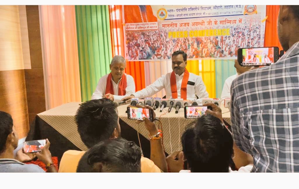 AJAYAWASTHI108's tweet photo. रीवा जिले के सभी उपस्थित पत्रकारों का ह्रदय से आभार एवम धन्यवाद !
 माता आदिशक्ति सबका कल्याण करे ☀️
जय माता दी 🙏 https://t.co/wRjN9rsBv9