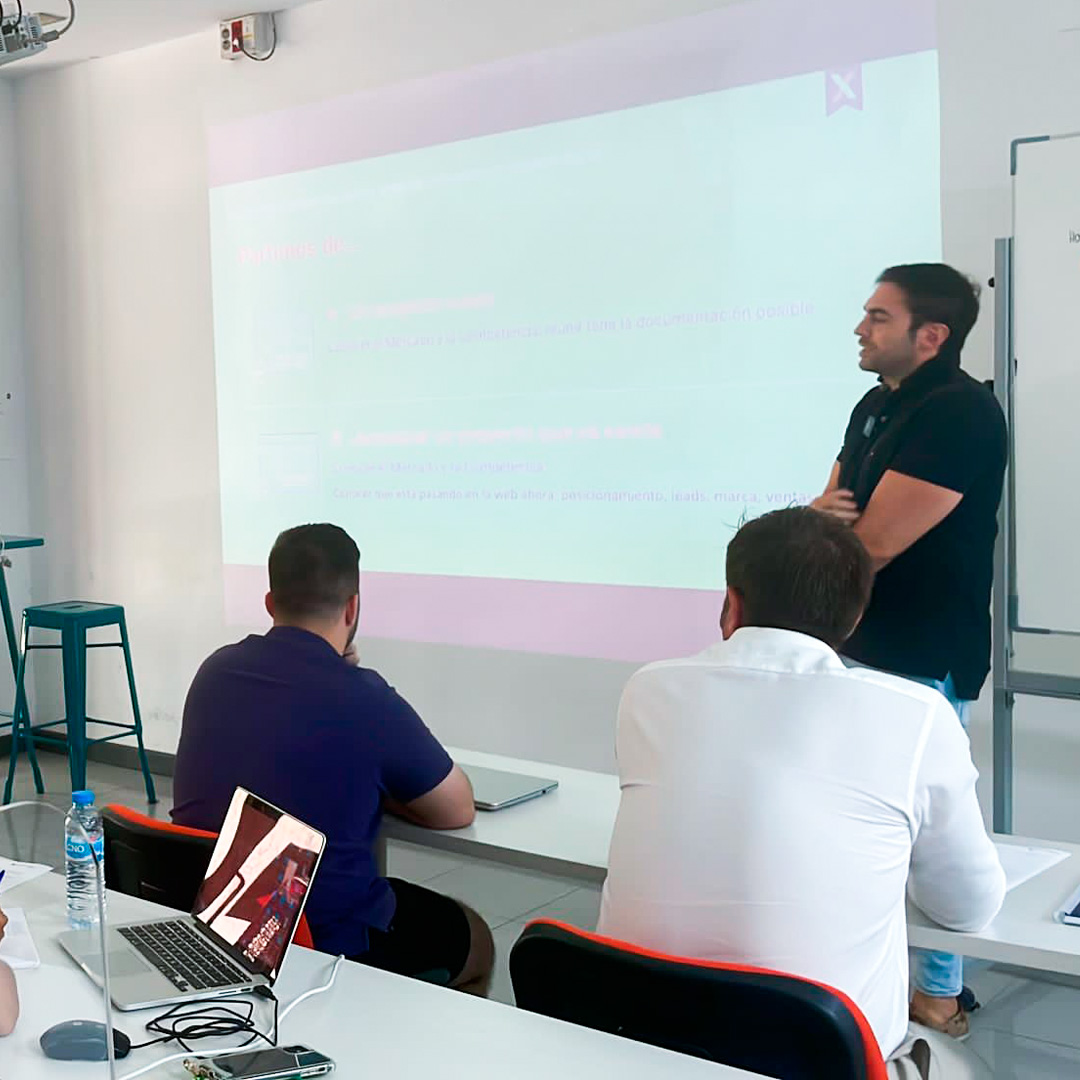 wanatopacademy's tweet photo. ¡Primera semana de clase!

Nuestros alumnos ya están absorbiendo conocimientos en esta 5ª Edición del Máster de Marketing Digital. 

El lunes comenzó la clase de presentación y ayer aprendieron cómo plantear su propio proyecto Web de la mano de @albertoportoles y @danipuertolas https://t.co/5tTSXOgWpx