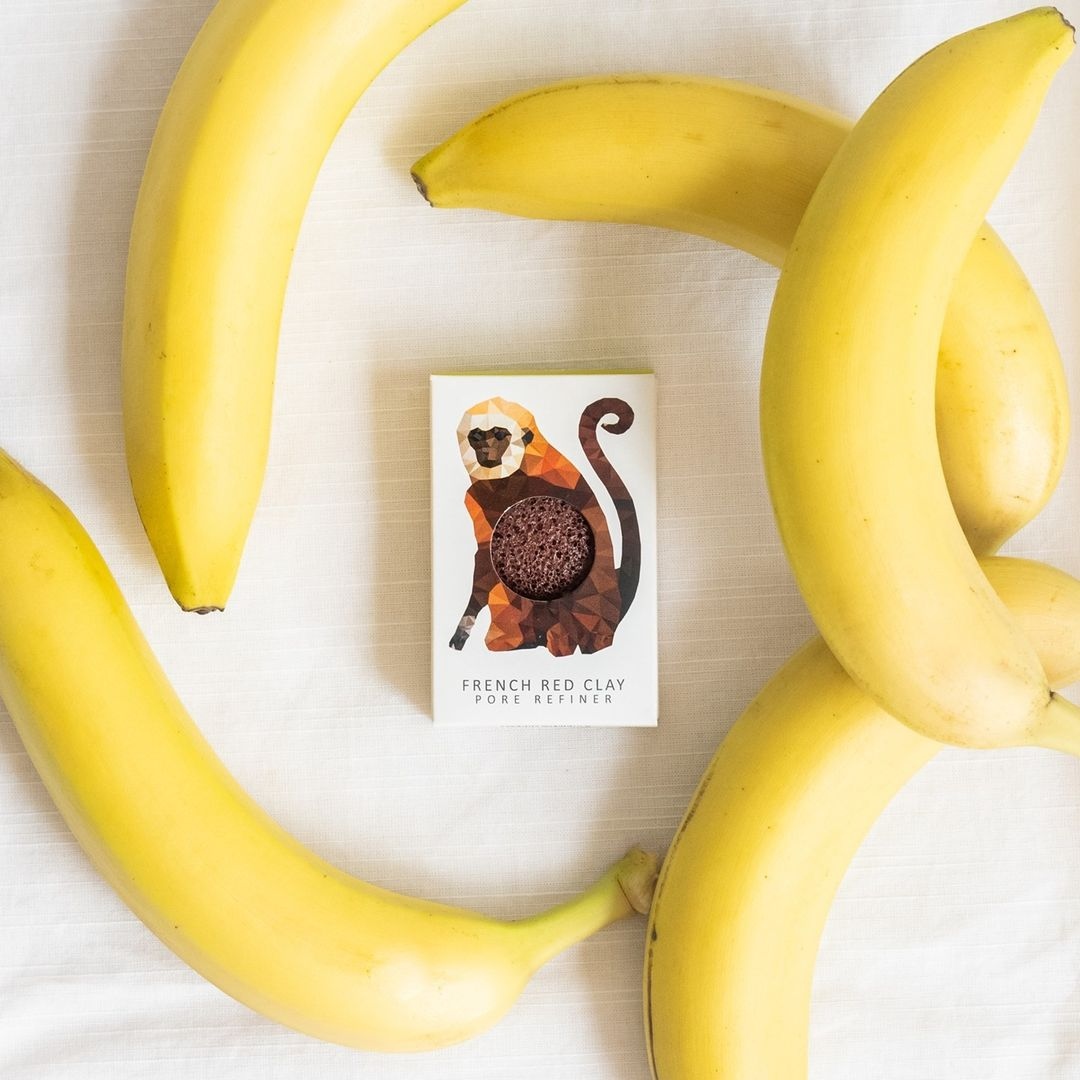 This cute Monkey is a pure blend of the finest Konjac and mineral-rich red clay 🐒  and in an ideal size for targeting and refining pores, it reaches deep into creases around the nose and chin where larger pores can develop.

#konjac #konjacsponge #skincare