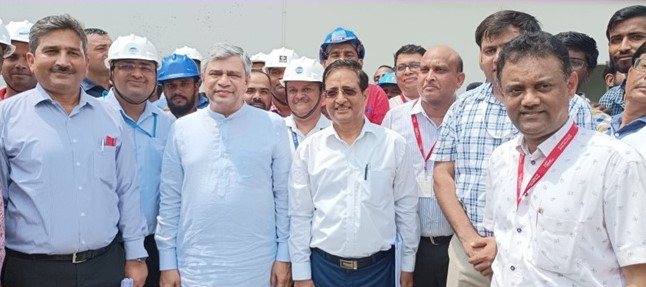 EngineersIND's tweet photo. Sh Ashwini Vaishnaw, Hon'ble Union Minister of Railways inspected High-Speed Rail Terminal at Sabarmati executed by EIL as PMC. A part of Mumbai – Ahmedabad HSR Project, HSRT will act as a Multi Modal Hub for HSR Stations, Metro & Railway Stations through FOBs.
#EILProjects https://t.co/g5mYbj30M9