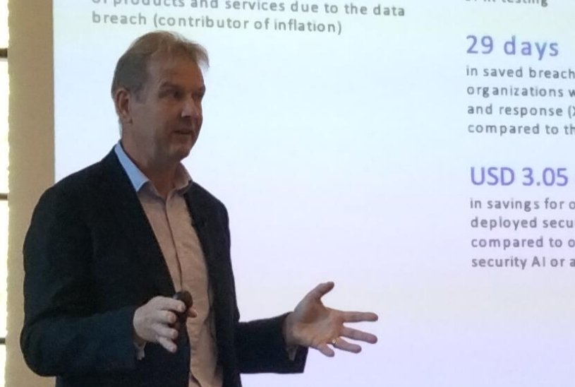 My old boss, #IBM Distinguished Engineer Martin Borrett <a href="/borretm/">Martin Borrett</a>, delivering a fascinating update on the market leading IBM #Security solution portfolio. #Arrow working with our partners to take IBM Security solutions to market.