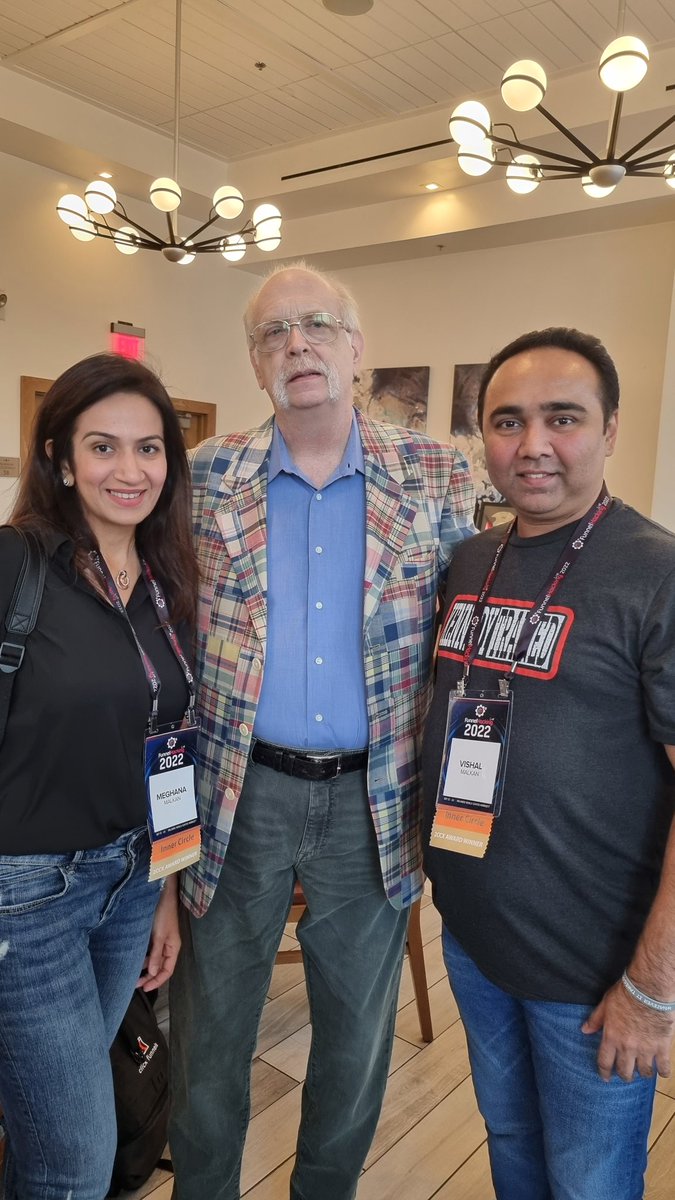 VishalMalkan's tweet image. With the one and only legend of Marketing #Dankennedy

#funnelhackinglive #FHL2022