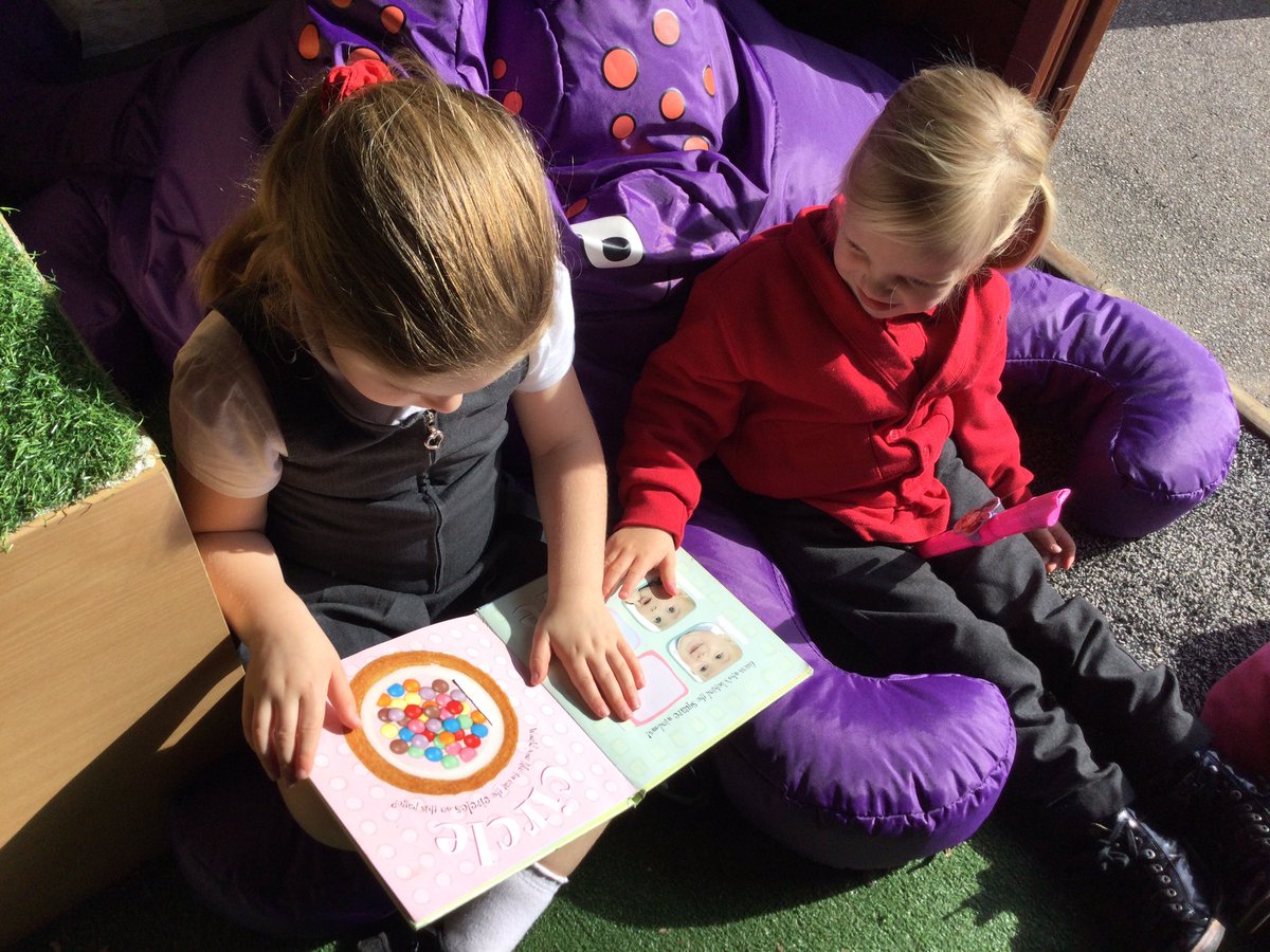 WMPrimaryF2's tweet photo. Busy reading. #SharingABook https://t.co/4E2JJPZMBE