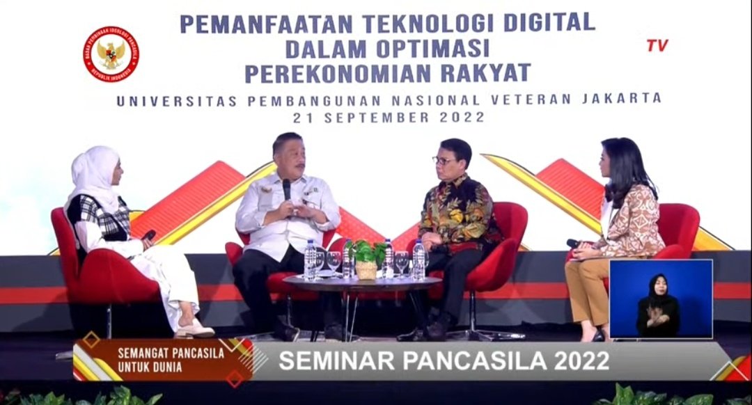 Susansiti96's tweet photo. Dari segi pemasaran ada banyak e-commerce, ada sistem pembiayaan juga. Jadi dengan begitu dapat terwujud teknologi ekonomi yg baik. Yg penting dilakukan dgn baik. Jadi, memang harus bangga menggunakan produk Indonesia. #BPIP #OptimasiPerekonomianRakyat #seminarpancasila @BPIPRI https://t.co/xOf2nZEJy7