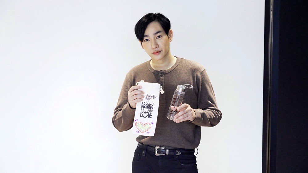 newsway_ent's tweet image. ส่งต่อรักส่งต่อบุญ Praew Charity 2022 “All For Love” ชวนประมูลกระบอกน้ำคนดัง

อ่านต่อ facebook.com/10006722349147…

#PeckPaLitCheoke #bbrightvc #หยิ่นวอร์ #PraewCharity2022