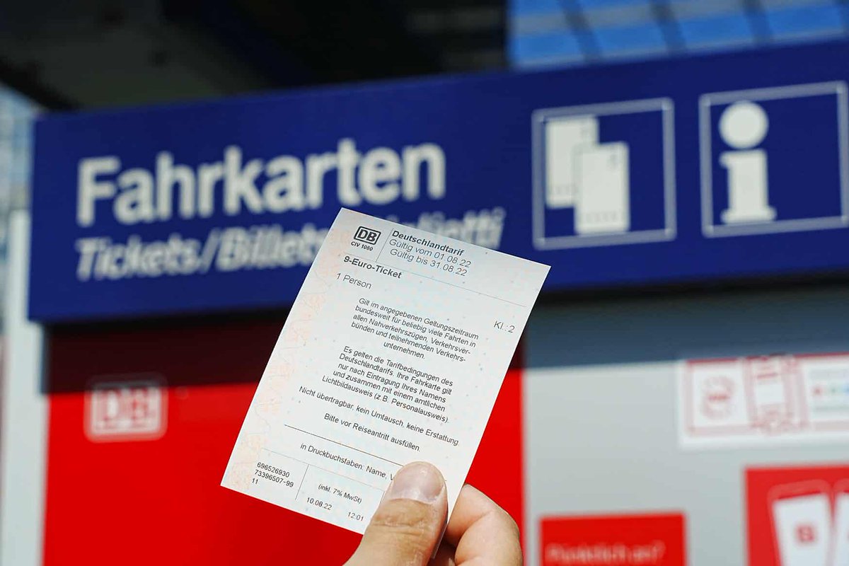 Am 12. Oktober soll die Entscheidung über ein bundesweit geltendes Ticket für den Nahverkehr fallen. Damit könnte es bereits 2023 einen Nachfolger des 9-Euro-Tickets geben - wenn sich Bund und Länder einigen können. Mehr unter: 

#9EuroTicket

journalistico.com/politik/9-euro…