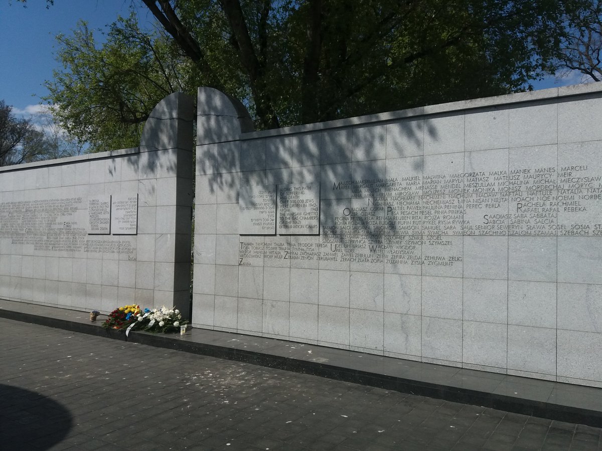 F_ZIHK's tweet photo. 21.09.1942 w ramach wielkiej akcji likwidacyjnej getta warszawskiego, niemieccy kaci wysłali ostatni transport Żydów do obozu Zagłady w #TreblinceII
W ciągu 2 miesięcy do #Treblinki deport ok.300 000 Żydów/ok.11 000 deport do obozów pracy/na miejscu zamordowano ok.6 000 #Shoah https://t.co/7GYBUYdcUC
