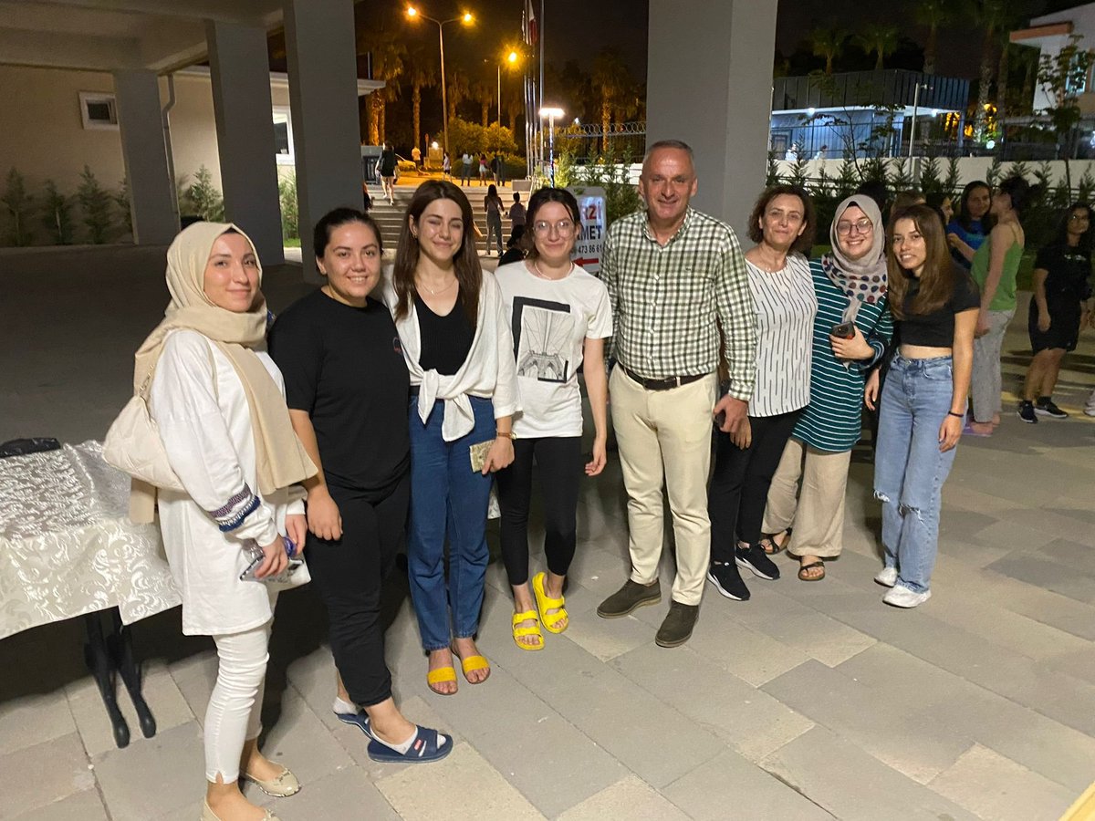 AntalyaKYGM's tweet photo. Bezmi Alem Valide Sultan Yurdumuzda düzenlenen 'Biz Bize Moral Akşamları' etkinliğimizde gençlerimizle bir araya geldik.

Böyle güzel gençleri
Saz çalup oynatmali" 🎵

"Biz Bize Moral Akşamları"nda gençlerimize şarkılarla, türkülerle, eğlenceyle hoş geldiniz dedik.🎤 https://t.co/NpOhJaqJU9