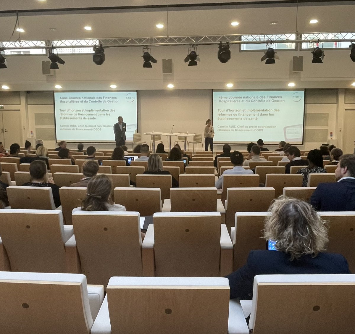 CNEHfr's tweet photo. LIVE // Lancement de la quatrième « Journée Nationale des #Finances Hospitalières et du #ContrôledeGestion » du @CNEHfr.
Près de 100 décideurs, responsables financiers, et contrôleurs de gestion des établissements de santé sont réunis aujourd’hui à Paris ! #ecoledereference https://t.co/xNzPu7tF29