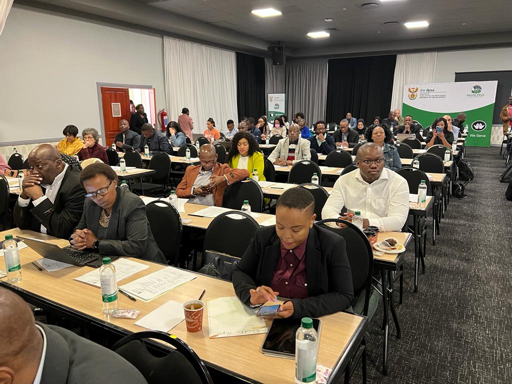 thedpsa's tweet photo. In attendance is the Malawian govt delegation led by Minister Joyce Chitsulo, DPSA Director-General, @Yoliswamakhasi, Head of the Ethics Institute, Prof. Deon Rossouw and TAU's Dr Salomon Hoogenraad-Vermaak. #EthicsWeek #PublicSerrviceMonth2022 @GovernmentZA @thensgZA @GCISMedia https://t.co/07nNrLMgxh