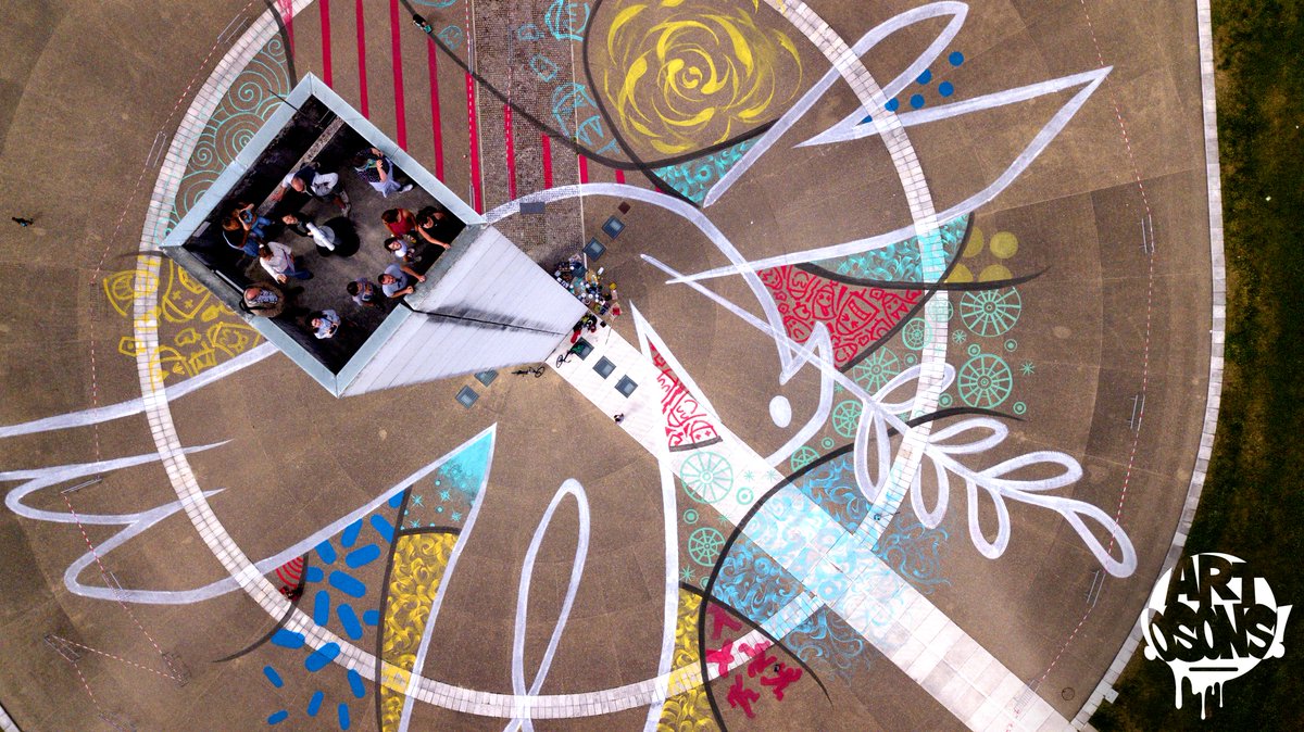 CergyPontoise95's tweet image. Aujourd’hui, c’est la #JourneeInternationaleDelaPaix🕊 L’occasion de partager la magnifique #fresque du collectif #ArtOsons réalisée autour du Belvédère de l’#AxeMajeur de #CergyPontoise lors de l’hommage à #DaniKaravan en juin dernier dans le cadre du #NoMadFestival ! #Paix