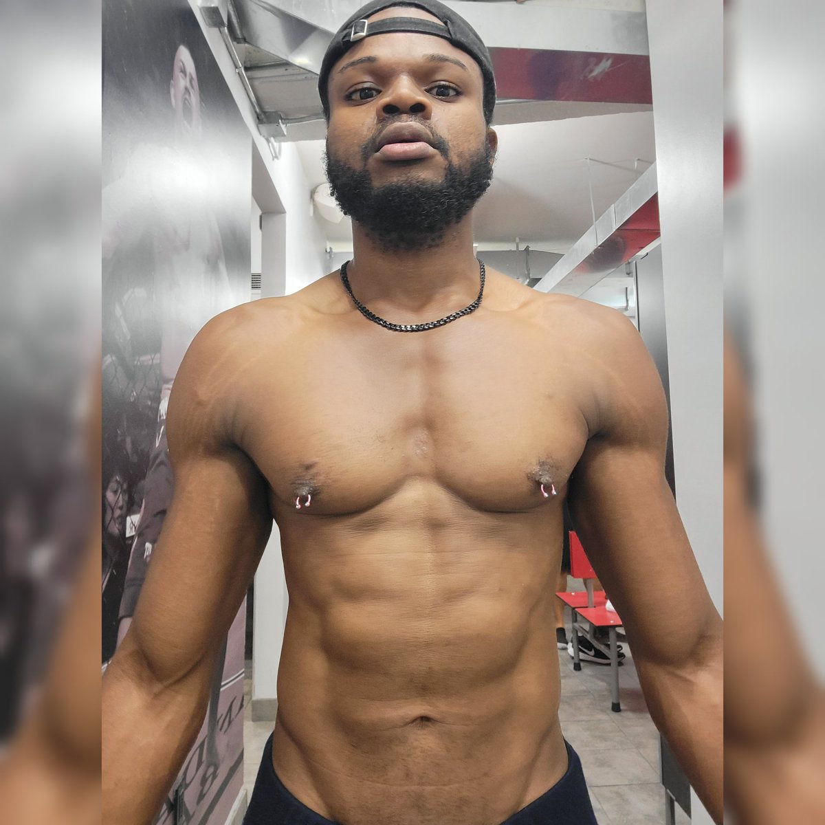 MynamesEddie's tweet photo. The Face.        Vs. The Body
Face Card always Valid https://t.co/6TRi4cMze4