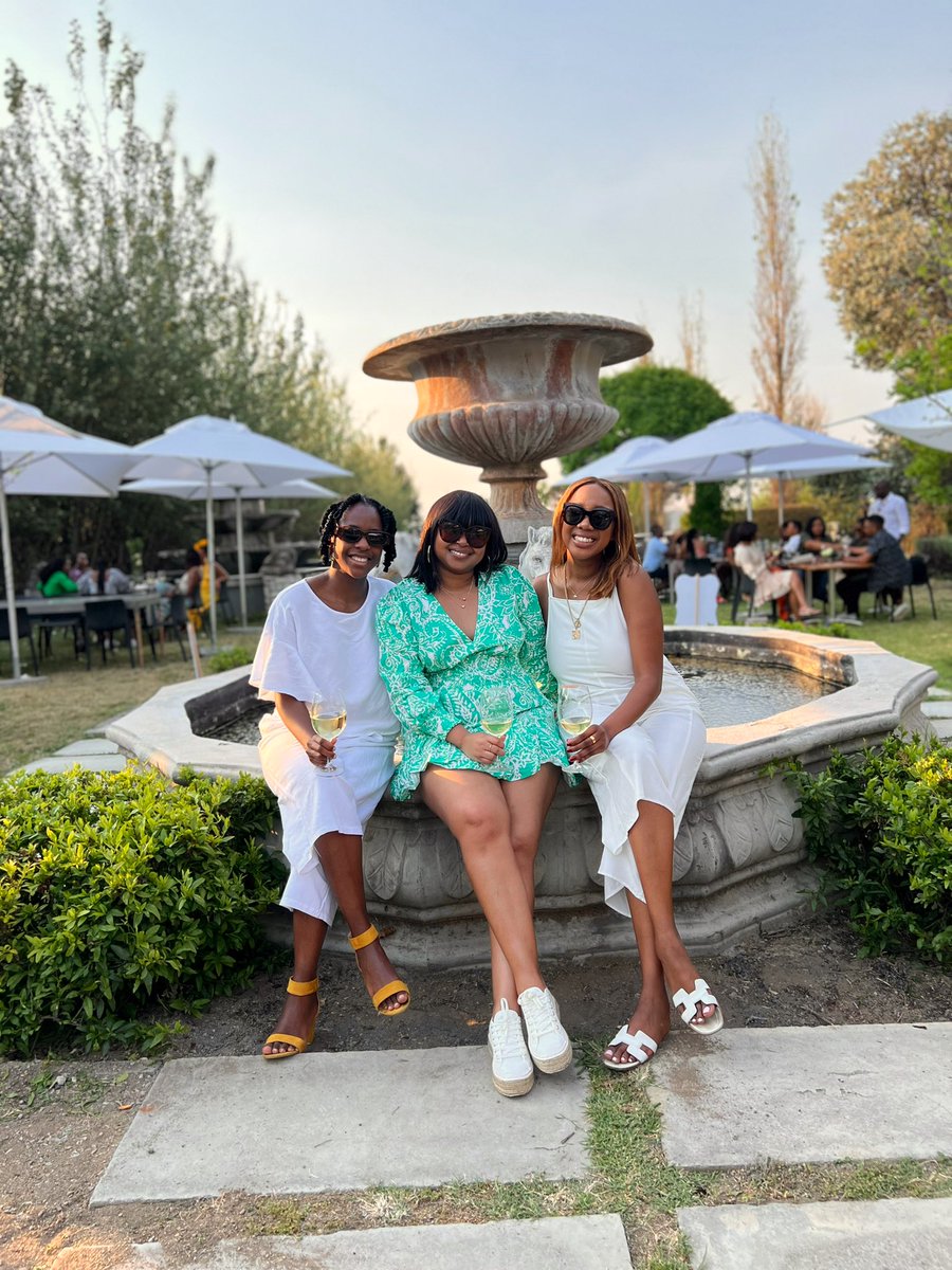 wine__ish's tweet photo. Highlights @SteenbergWines ✨✨✨
#SteenbergGardenParty 🍷 https://t.co/vJgb8rh0a2