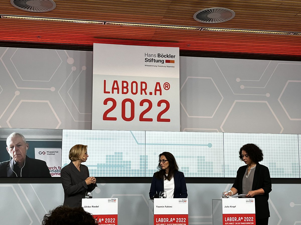 boeckler_de's tweet photo. Spannende Diskussion #labora22 : Manfred Fischedick @Wupperinst , Ulrike Riedel @BLGLOGISTICS &amp; @FahimiYasmin u.a. über nachhaltige #Industriepolitik , Unternehmen, die in Transformationsclustern zusammenarbeiten, #Digitalisierung https://t.co/HPwtvZY9dj