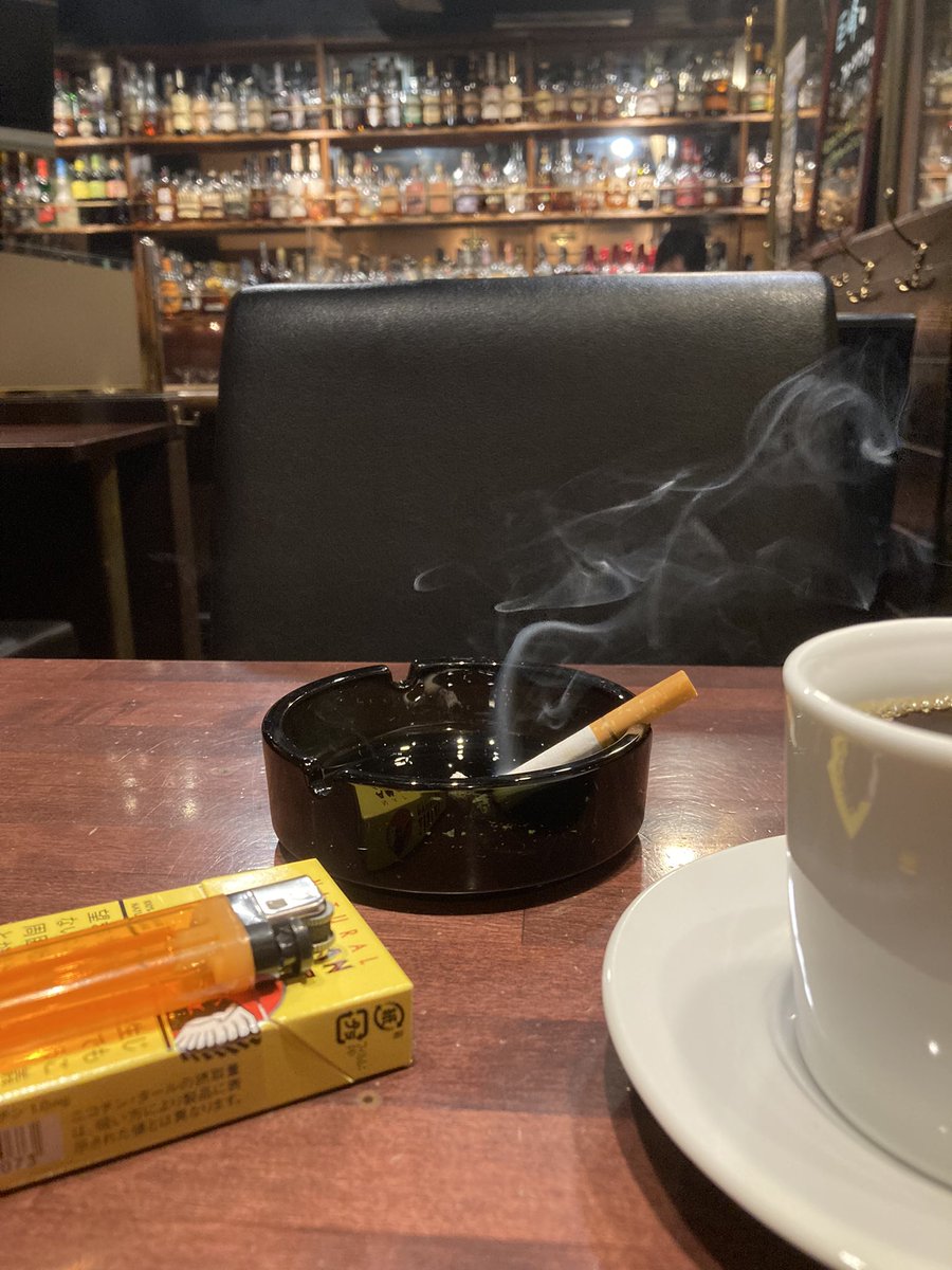 TS_4455's tweet photo. 久しぶりに機材を買いに新宿に。
タバコを吸えるところでしばし休憩です。 https://t.co/c5ofjv29j4