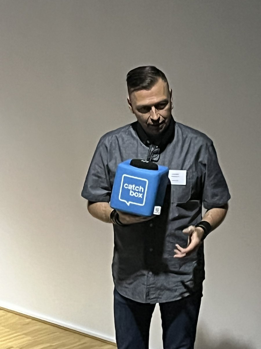 chalmerslibrary's tweet photo. Först ut är Jonaz Björk, digital scenograf på Learning Lab. Om rummet och huset vi sitter i - ”Med rummet som pedagogiskt verktyg” #chals2022 https://t.co/5lfdVCHh6D