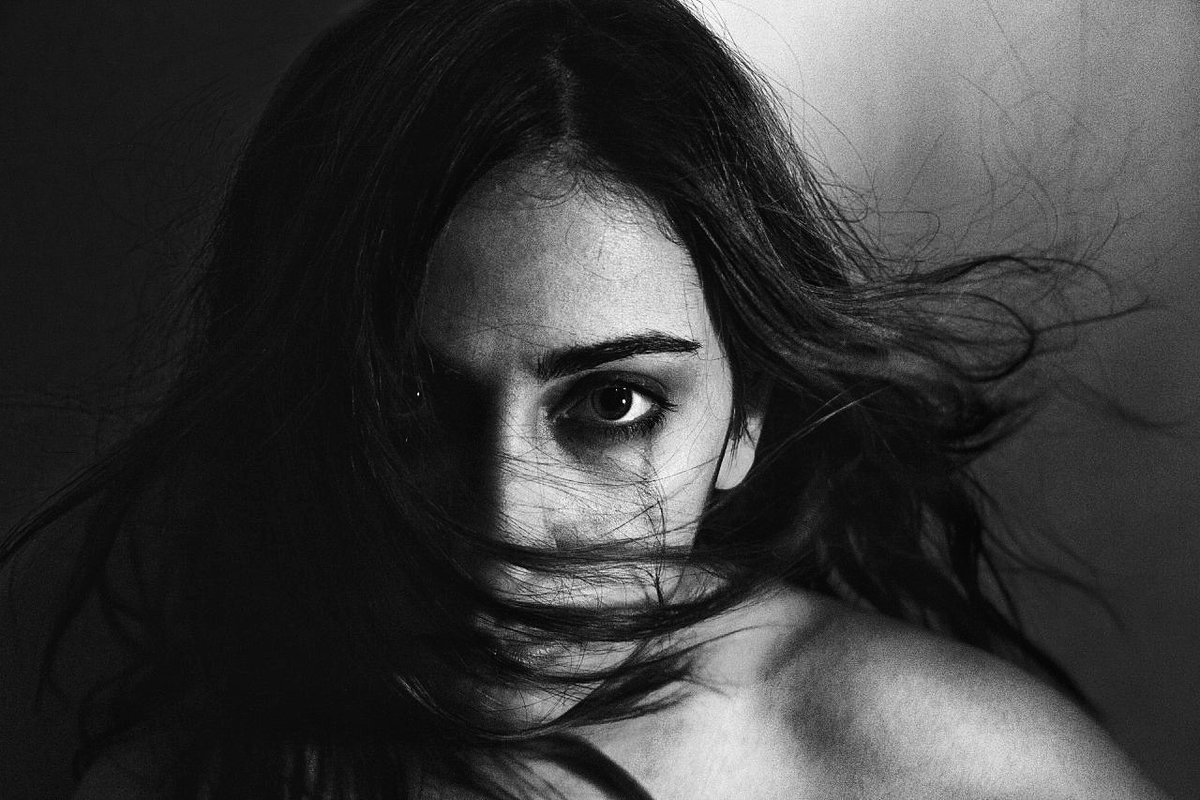 Can you imagine what it feels like to be born in Iran as a woman with this selfportrait of mine?
objkt.com/asset/KT1VLfRW…
They can even legally arrest me because of not wearing hijab in my photos.
this is the first time that the world has heard our voice. Be our voice
#MahsaAmini