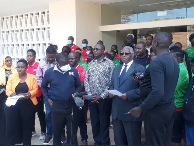 KenyanWalter's tweet image. Most of the people lost jobs plus most of the teams lost sponsors because of FKF being disbanded by CS Amina

#FkfTransitionCommittee