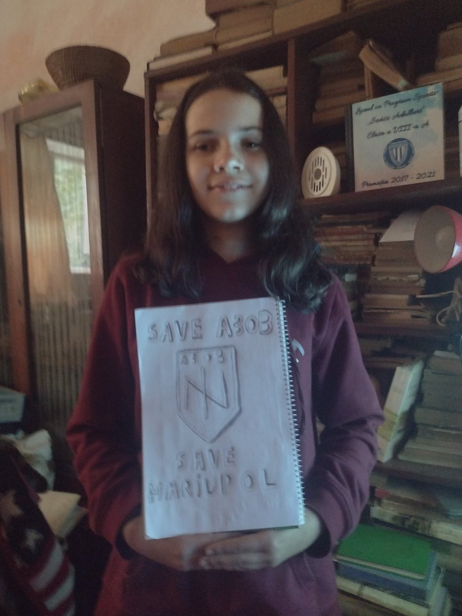 Meanwhile Daria...my little daughter..pupil of the Art School, Azov fan !
#saveAzov
#saveMariupol
#freeMariupolDefenders