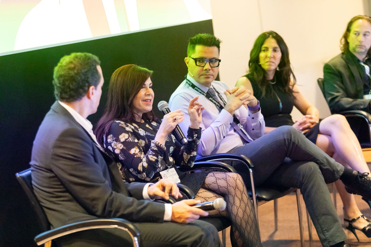 5CCongress's tweet photo. During sessions and lectures there is always room for discussions! Share your knowledge🌟

#5cccongress #5cc22 #5ccbarcelona #5ccfamily #dermatology https://t.co/yIZertr2yO
