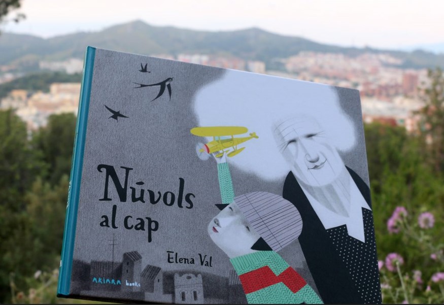 BiblioTremp's tweet photo. Avui Dia Mundial de l'Alzehimer ⁉️
@bibliotequescat @AjTremp @ConsellJussa @hospitalpallars
Núvols al cap:
"Diuen que no toquem de peus a terra.
Diuen que jo tinc el cap als núvols
i que l’àvia té núvols al cap."
@akiarabooks #ElenaVal
https://t.co/sY9id5Nt11 https://t.co/m1gDUCJnzE