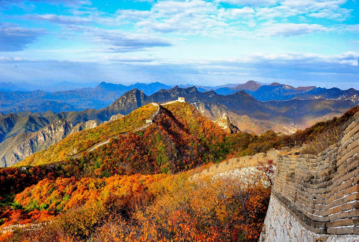 StoryOfBeijing's tweet photo. The 400-kilometre-long #GreatWall in #Beijing has eight national-level sections, including the #Badaling, #Juyongguan, #Mutianyu and #Simatai sections. Among them, the Jiankou section stands out for its construction on precipitous mountains. https://t.co/TQxL3S0od4