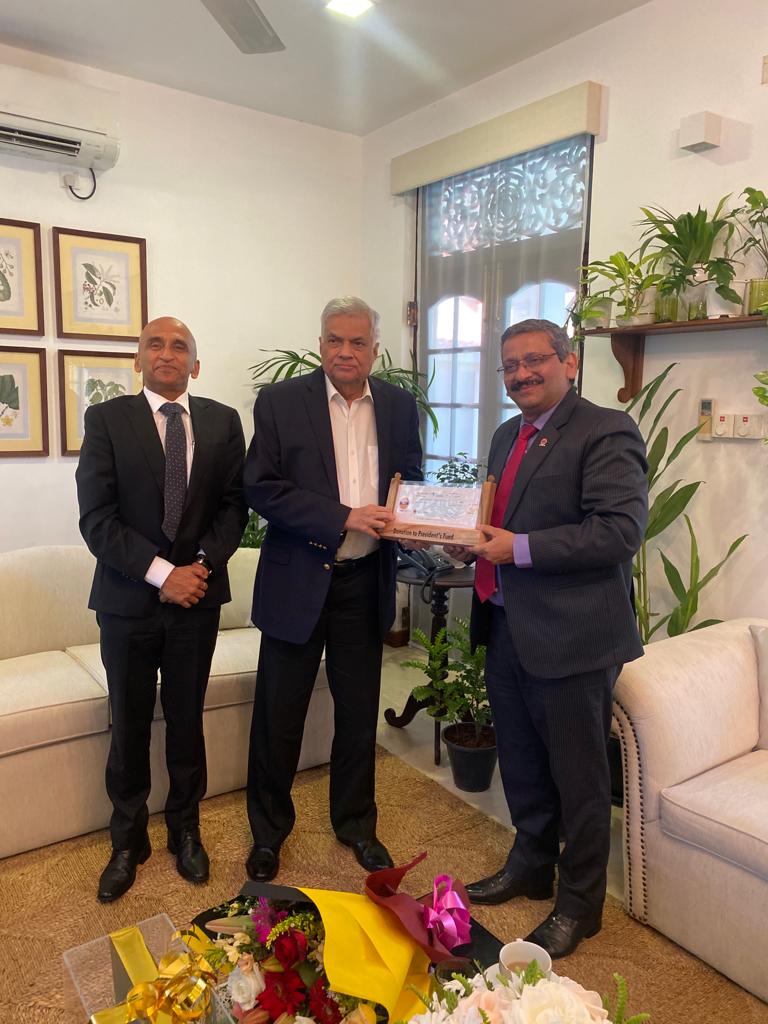 ManojGu10100891's tweet photo. Great privilege for LIOC Chairman Ranjan Mahapatra 2 meet His Excellency Ranil Wickremesinghe, President of Sri Lanka discussing on issues of energy security.HE emphasized on significance of renewable energy.Chairman presented contribution of LKR 200 Mn towards  President's Fund https://t.co/QoeHk9wTBU