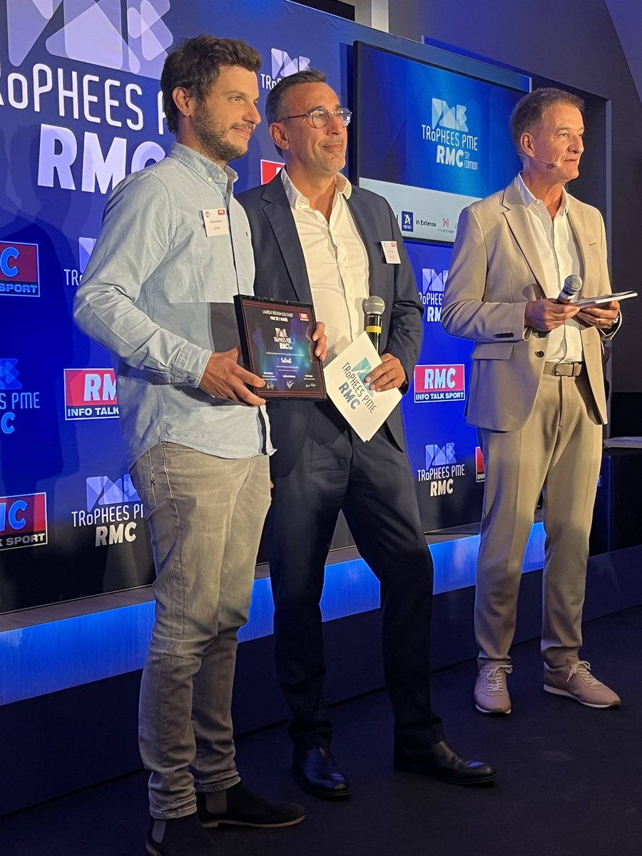 SJourdain31's tweet photo. Franck TAGARIELLO directeur régional S.O. de @SFR_Business,partenaire des @TropheesPmeRMC a remis le trophée PME de l’année région Sud Ouest à #sodeck, entreprise née en 2014 spécialisée dans la création mobilier bois haut de gamme. Félicitation #sodeck 👏🏆🥇 https://t.co/sPS5GXtxBr
