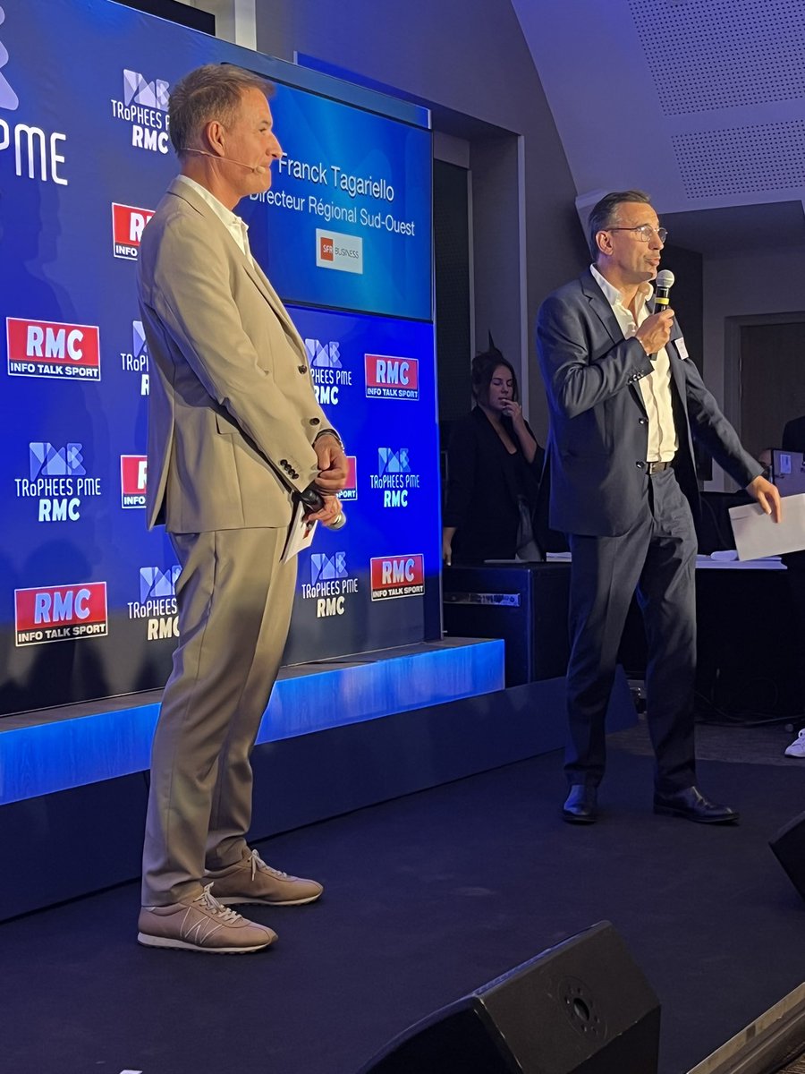 SJourdain31's tweet photo. Franck TAGARIELLO directeur régional S.O. de @SFR_Business,partenaire des @TropheesPmeRMC a remis le trophée PME de l’année région Sud Ouest à #sodeck, entreprise née en 2014 spécialisée dans la création mobilier bois haut de gamme. Félicitation #sodeck 👏🏆🥇 https://t.co/sPS5GXtxBr