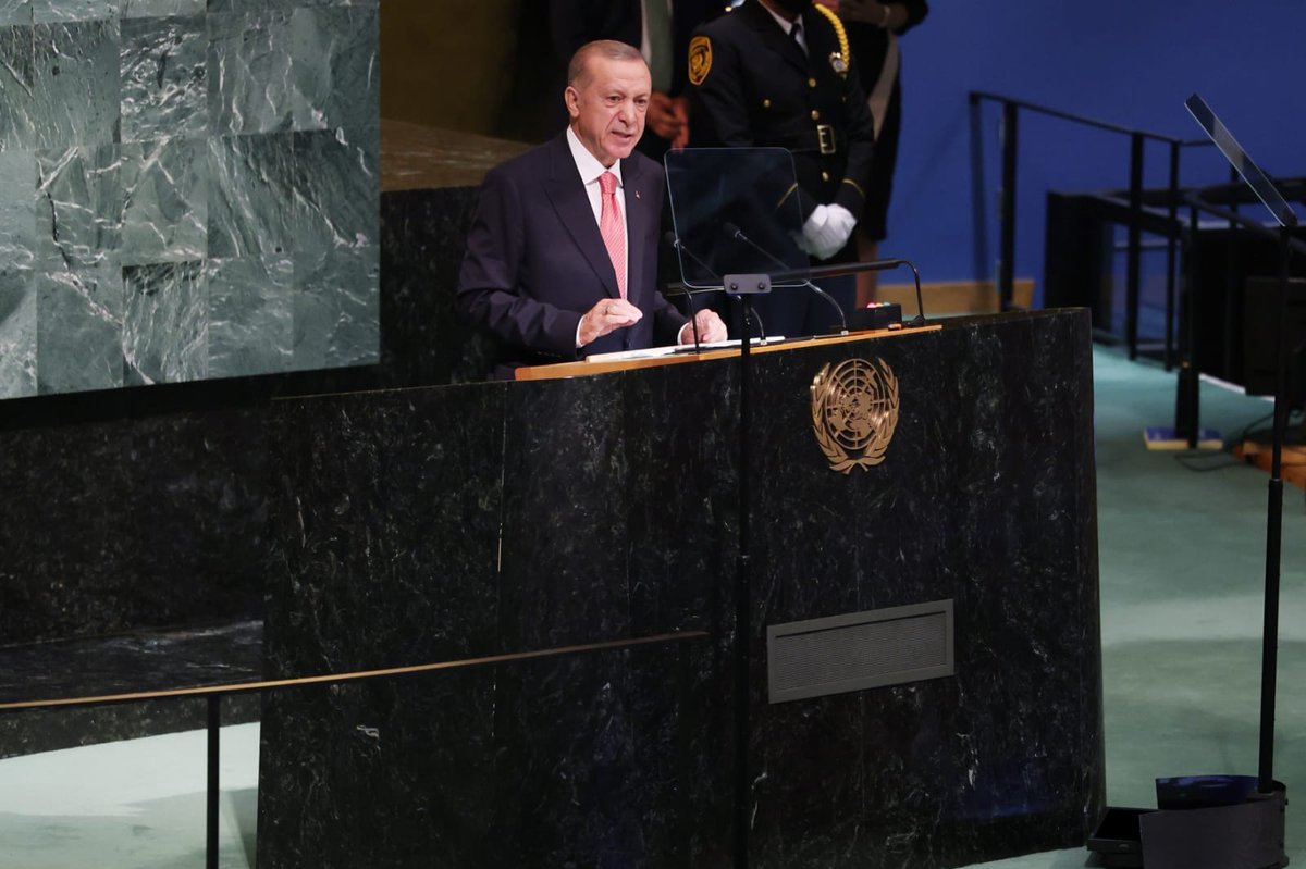 Erdoğan BM'de Çin'i üzmeden Uygurları bir cümle ile andı

"Çin'in toprak bütünlüğüne tek Çin anlayışına ve egemenlik haklarına kesinlikle halel getirmeyecek şekilde Müslüman Uygur Türklerinin temel hak ve özgürlüklerinin korunması hususunda hassasiyet gösteriyoruz"
#DoğuTürkistan