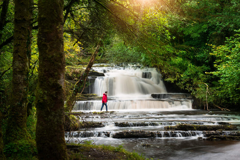 Walk your way around Ireland's Hidden Heartlands 🚶‍♀️👉 bit.ly/3AsAtrK