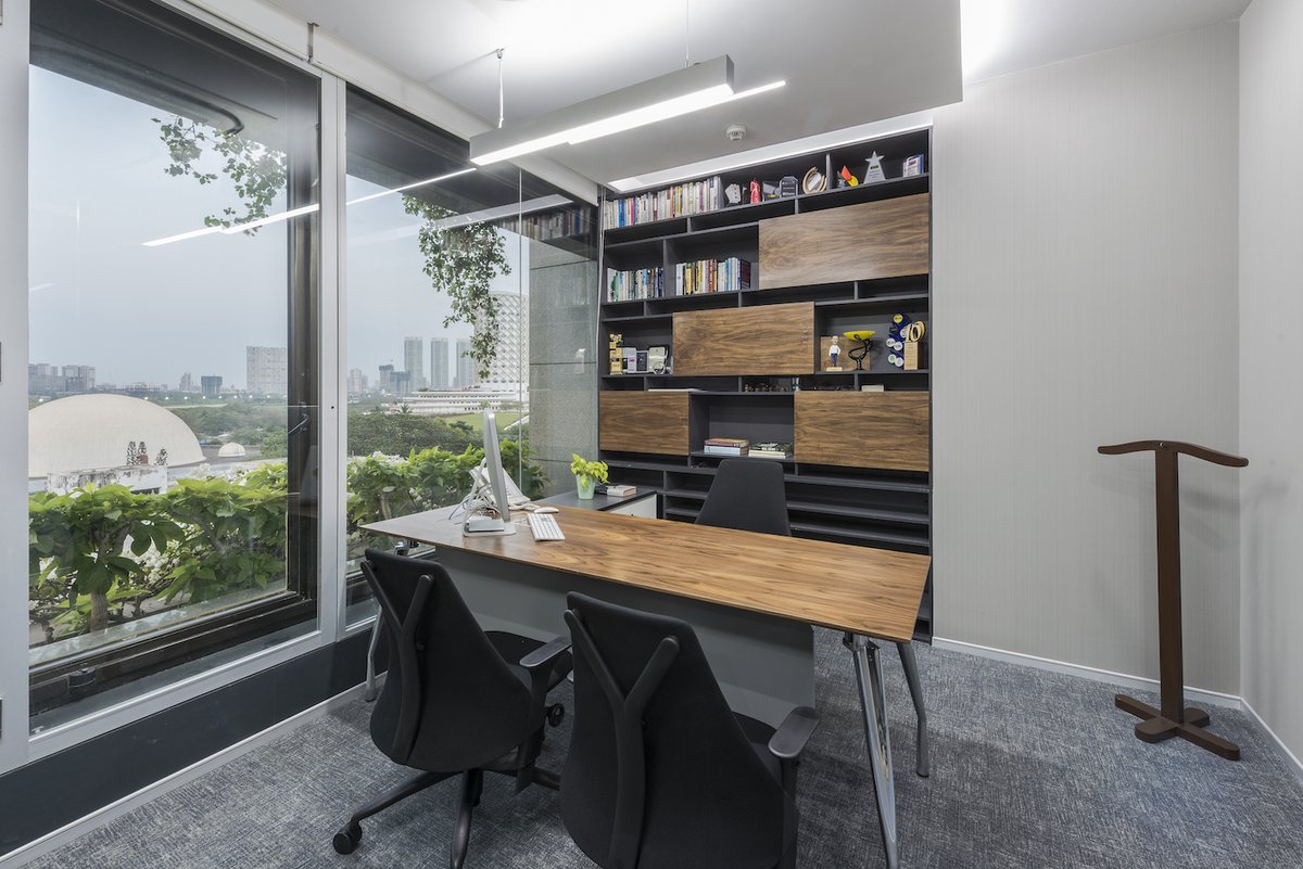 JTCPLDesigns's tweet photo. The post-pandemic office is a different animal than its pre-pandemic counterpart. With the workforce getting used to a certain informality and comfort that comes with remote working, offices now have to weave these traits into their narratives. #OfficeDesigners #officedesign https://t.co/7ZVXeMrW04
