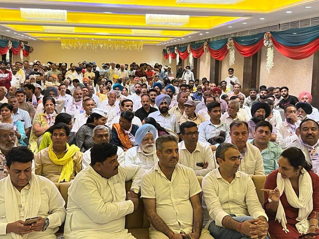 Aap4Ateli's tweet photo. अम्बाला शहर में दूसरे चरण के कार्यकर्ता सम्मेलन में AAP के पुराने साथियों को सम्मानित किया, संगठन विस्तार पर कार्यकर्ताओ से चर्चा की व संगठन मजबूत करने के लिए पार्टी की नीतियो से सभी साथियों को अवगत कराया- @anuragdhanda https://t.co/NOOcDUiSMl