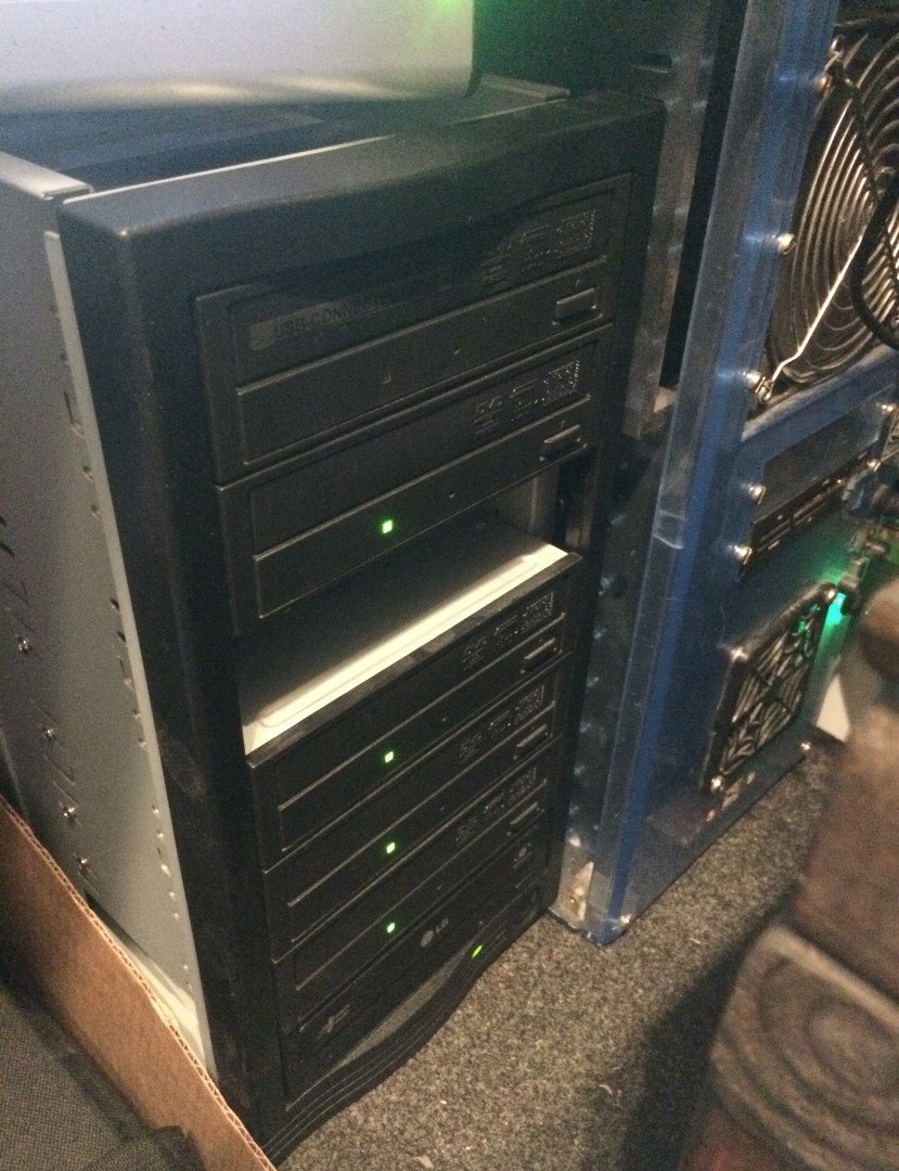 RetroTechMuseum's tweet photo. How we archive DVD and Blu-ray:
The ripping computer now has 14 Drives (3 Blu-ray)
Each DVD takes about 10-15 minutes or so to rip to a hard drive, then copy that to my Plex/Emby server.
#dvdrip #archive #plex #emby #movie https://t.co/uT3mLtQa7U