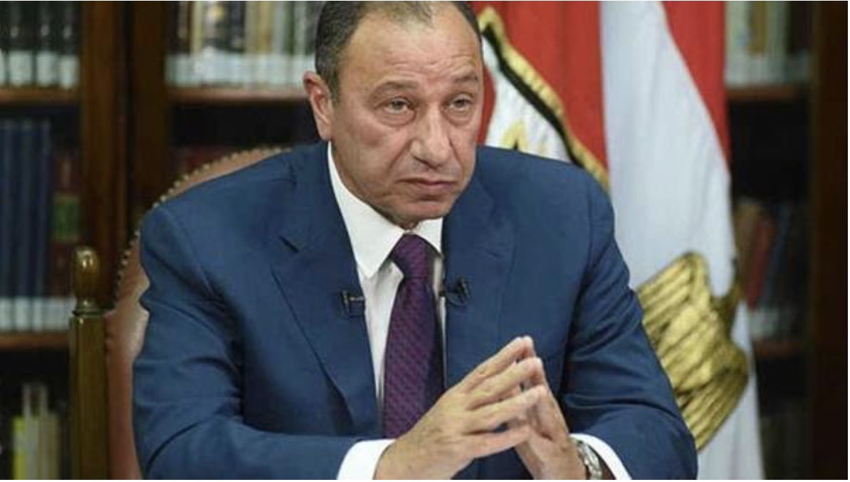 ستظل رمز الشموخ والعزه والكرامه
مبادئك واخلاقك في زمن انعدم فيه هذه القيم
دليل عل طهرك وعظيم شئنك
جمهور الاهلي معاك 
#الخطيب_ايده_نضيفه