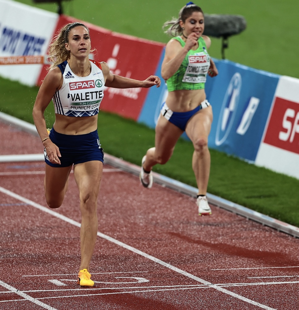 Keyenafrance's tweet photo. Aujourd'hui, on se remémore les Championnats d'Europe d'Athlétisme 2022 où 4 de nos ambassadeurs représentaient la France 🇫🇷
#keyena #EuropeanChampionship #athlete #trackandfield #athlete #longjump #sprint #polevault #spikes #keyone #limitless #focusiskey https://t.co/GKgfBba4tW