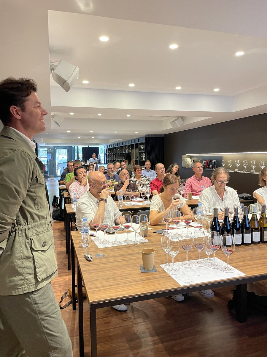 AulaDeMaridaje's tweet photo. Gràcies 🙏🏻 a Delphine Delafouchardiere i Gabi Lucas per apropar-nos, a través dels vins d’#AlbertBichot, les diferents característiques, sòls i climatología de pobles, finques i vinyes de la #Borgonya… un tast increíble🍷!

📍 @riedel_spain 
🔛 @ACSommeliers
👉🏻 #formacióACS https://t.co/0XErhMyjqH