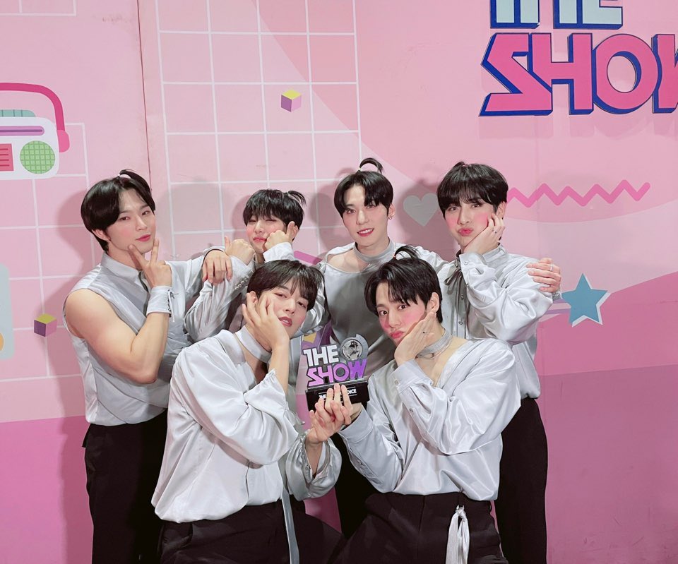 fairydoya's tweet photo. @oneusvoting Congrats our super duper precious boys🎉🎉🎉
#원어스_세임센트_4관왕_축하해
Next let's win all mushow ❤❤💥🥊
#SameScent4thWin
#ONEUS5thWin https://t.co/ZORpaM0R1t