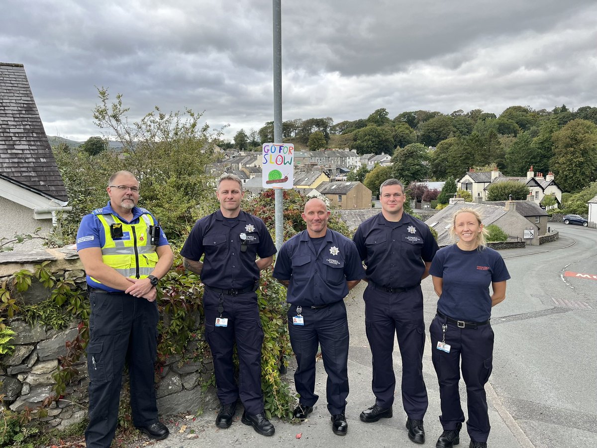 UlverstonBLH's tweet photo. Last week, Purple Watch assisted PCSO Harris in the Broughton area by putting up 20mph road safety signs.
The fantastic signs were designed by local students from Broughton Primary School ๐๐ผ
๐๐
#GoForSlow #20isplenty #RoadSafety https://t.co/oZhl1okq2G