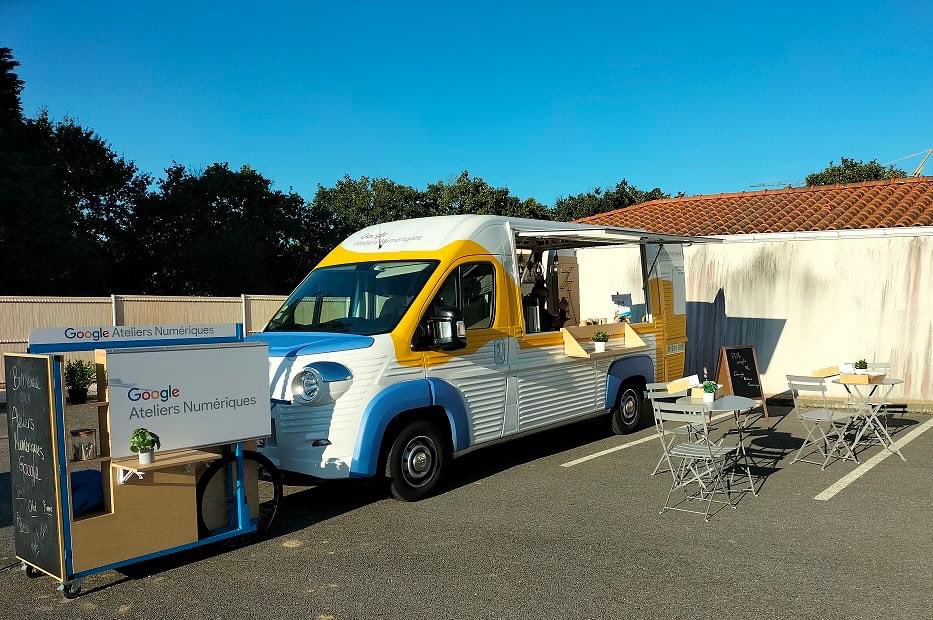 CorineGuignard's tweet photo. C’est parti pour le Pornic Digital Day @poleemploi_PDL l’agence de Pornic @VilleDePornic accueille en résidence les @GoogleEnFrance Google AteliersNumériques #avecPoleEmploi https://t.co/ELOOqyH8K4