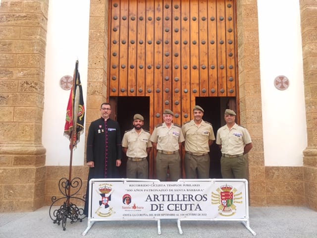 COMGECEU_ET's tweet image. Completada la 2a etapa, los 🚴‍♂️ del #RAMIX30 de la @COMGECEU_ET llegaron a #Cádiz donde les recibió el Coronel Jefe del #RACTA4
Aún les quedan 4 templos jubilares de su ruta hasta #LaCoruña
@MCANA_ET 
@EjercitoTierra
#SomostuEjército