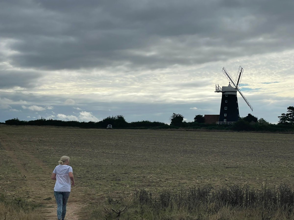 Unique_charity's tweet photo. STOP THE PRESS! Unique's CEO and COO are running the @RoyalParksHalf Marathon in a few weeks! They'd really appreciate your support. To read more about why Craig &amp; Sarah are doing this and to make a donation, please see https://t.co/dcXap5GcyT   Thank you! #rphm https://t.co/NtwFxITtSr